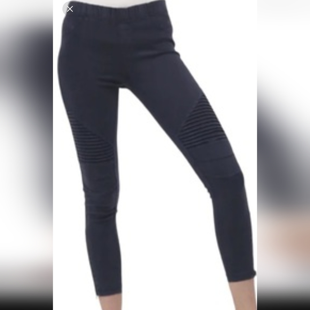 Beulah Style Black Skinny Pants Size Medium